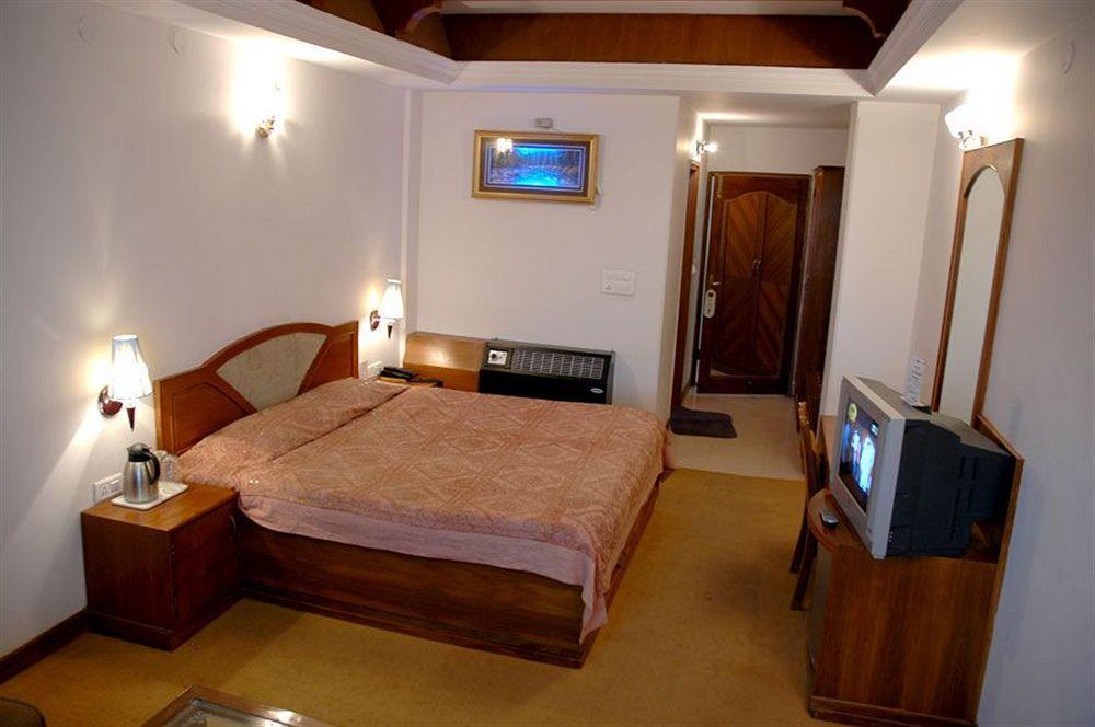 โฮเต็ล ซิลเวอร์ ร็อค Hotel มัสซูรี ภายนอก รูปภาพ